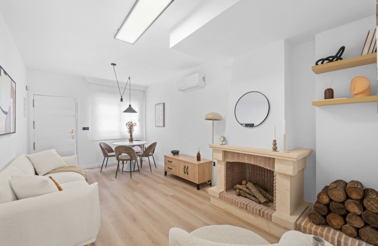 3 bedroom Townhouse for sale in Villamartin with pool - € 269,800 (Ref: 9799925)