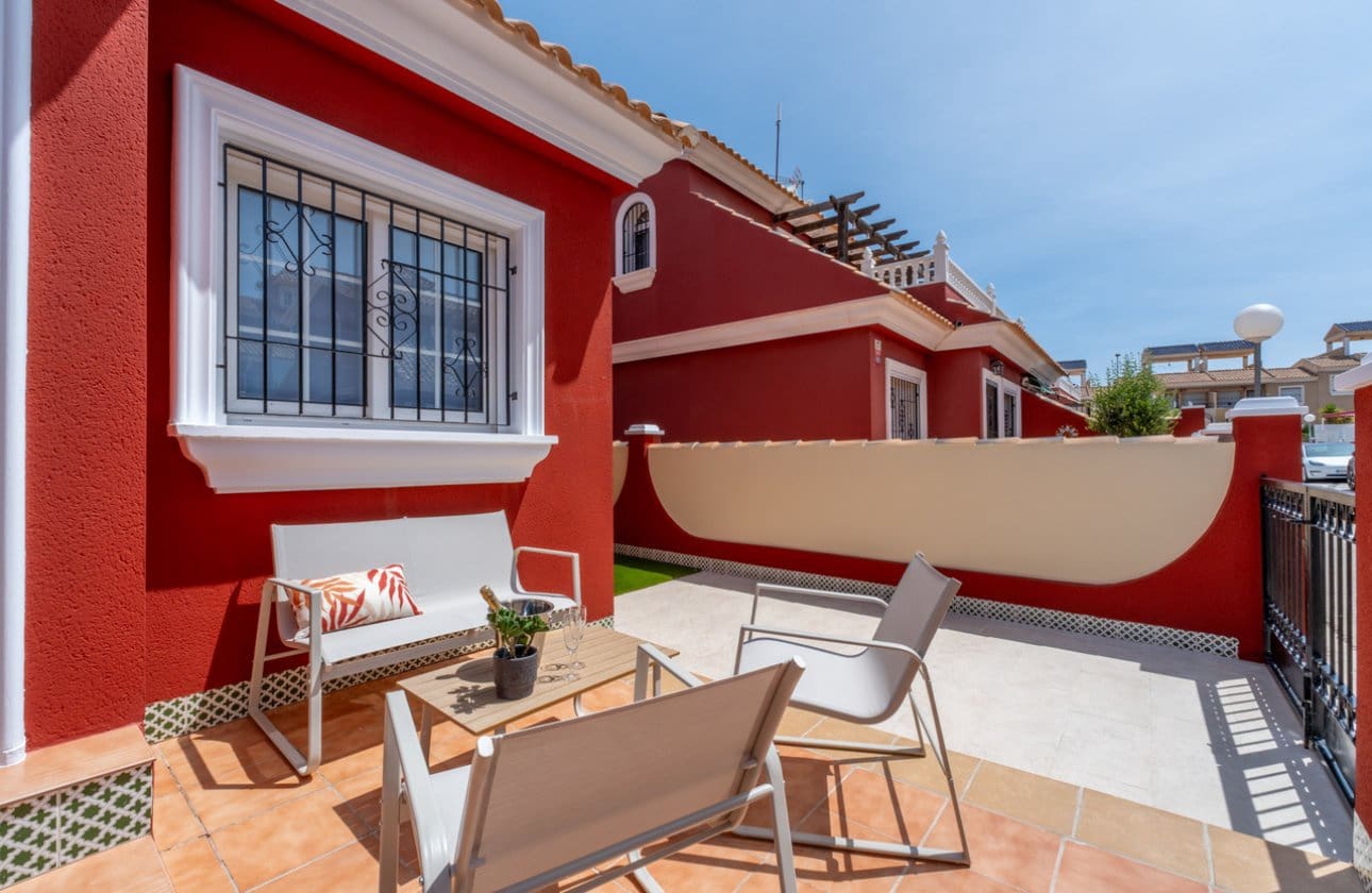 3 bedroom Townhouse for sale in Villamartin with pool - € 269,800 (Ref: 9799925)