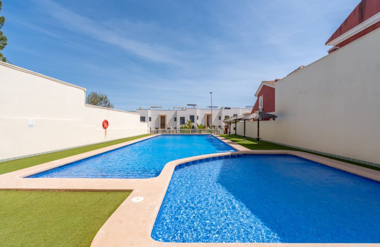 3 bedroom Townhouse for sale in Villamartin with pool - € 269,800 (Ref: 9799925)