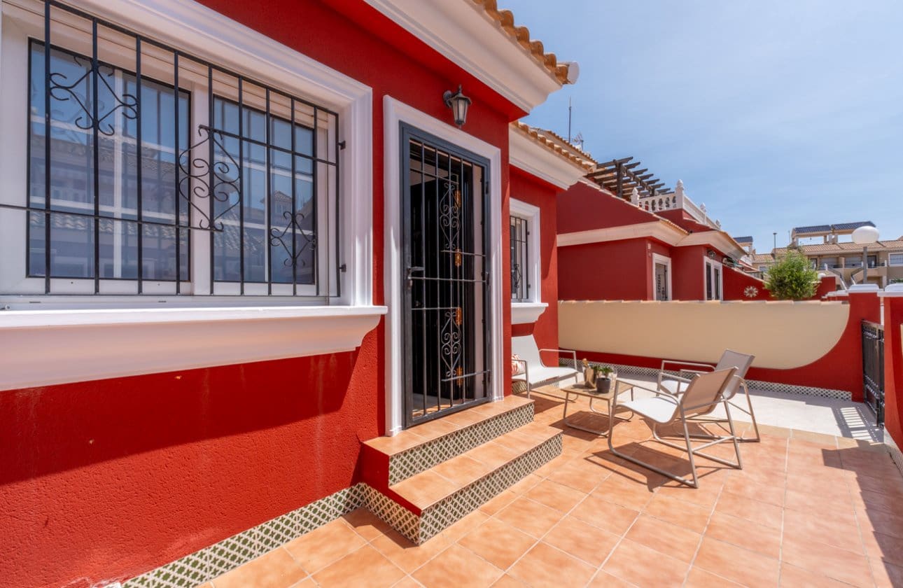 3 bedroom Townhouse for sale in Villamartin with pool - € 269,800 (Ref: 9799925)