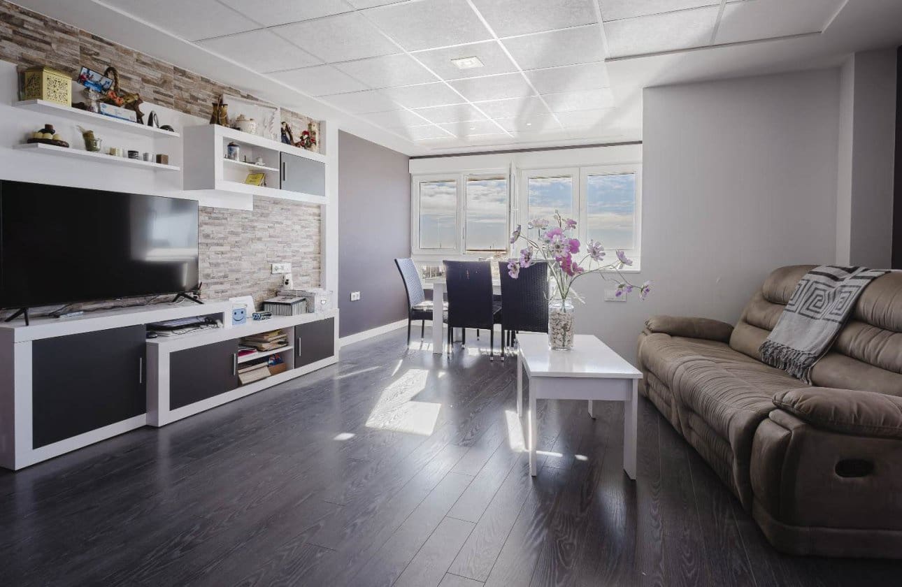 3 soveværelse Strandlejlighed til salg i Torrevieja med swimmingpool - € 389.500 (Ref: 9799926)