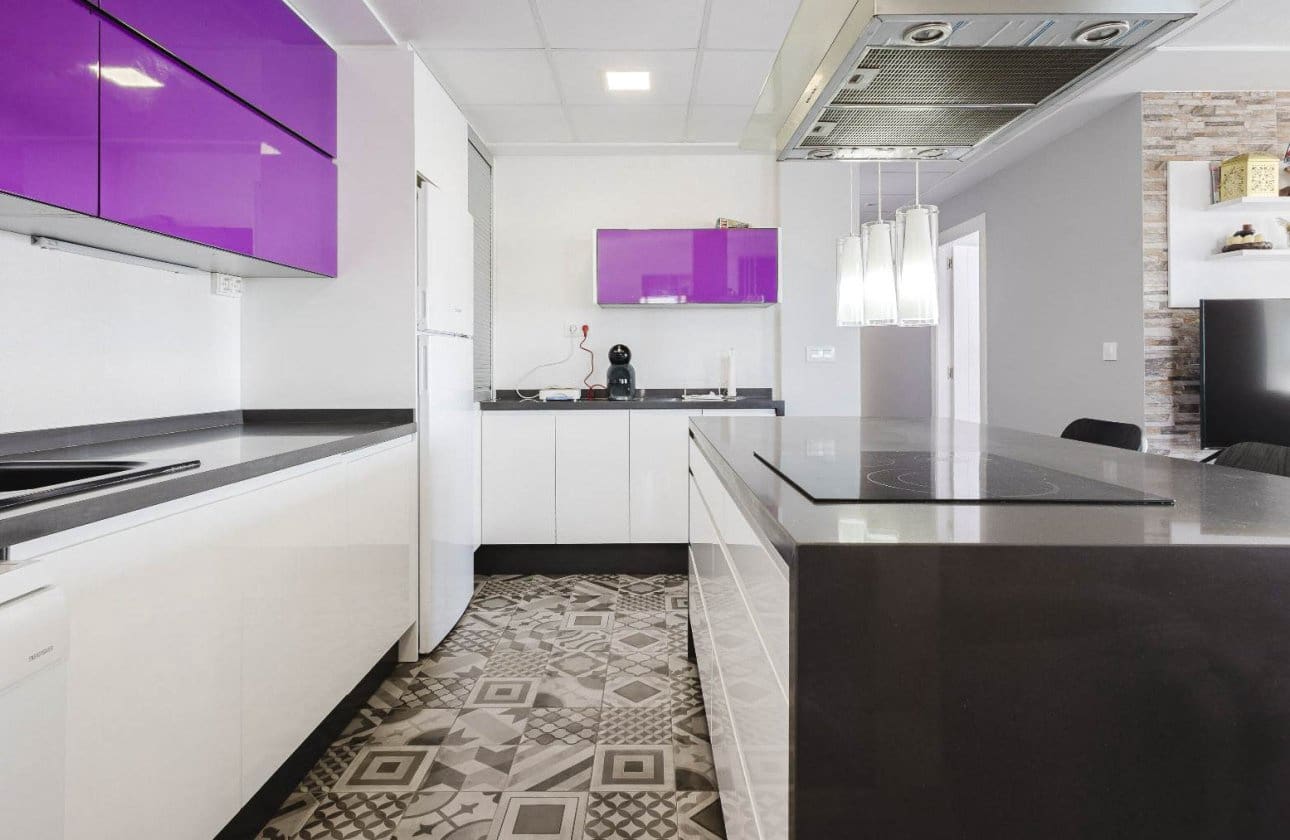 3 soveværelse Strandlejlighed til salg i Torrevieja med swimmingpool - € 389.500 (Ref: 9799926)