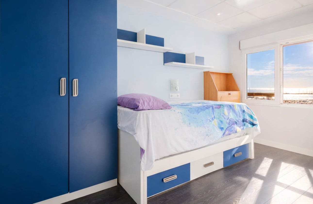 3 soveværelse Strandlejlighed til salg i Torrevieja med swimmingpool - € 389.500 (Ref: 9799926)