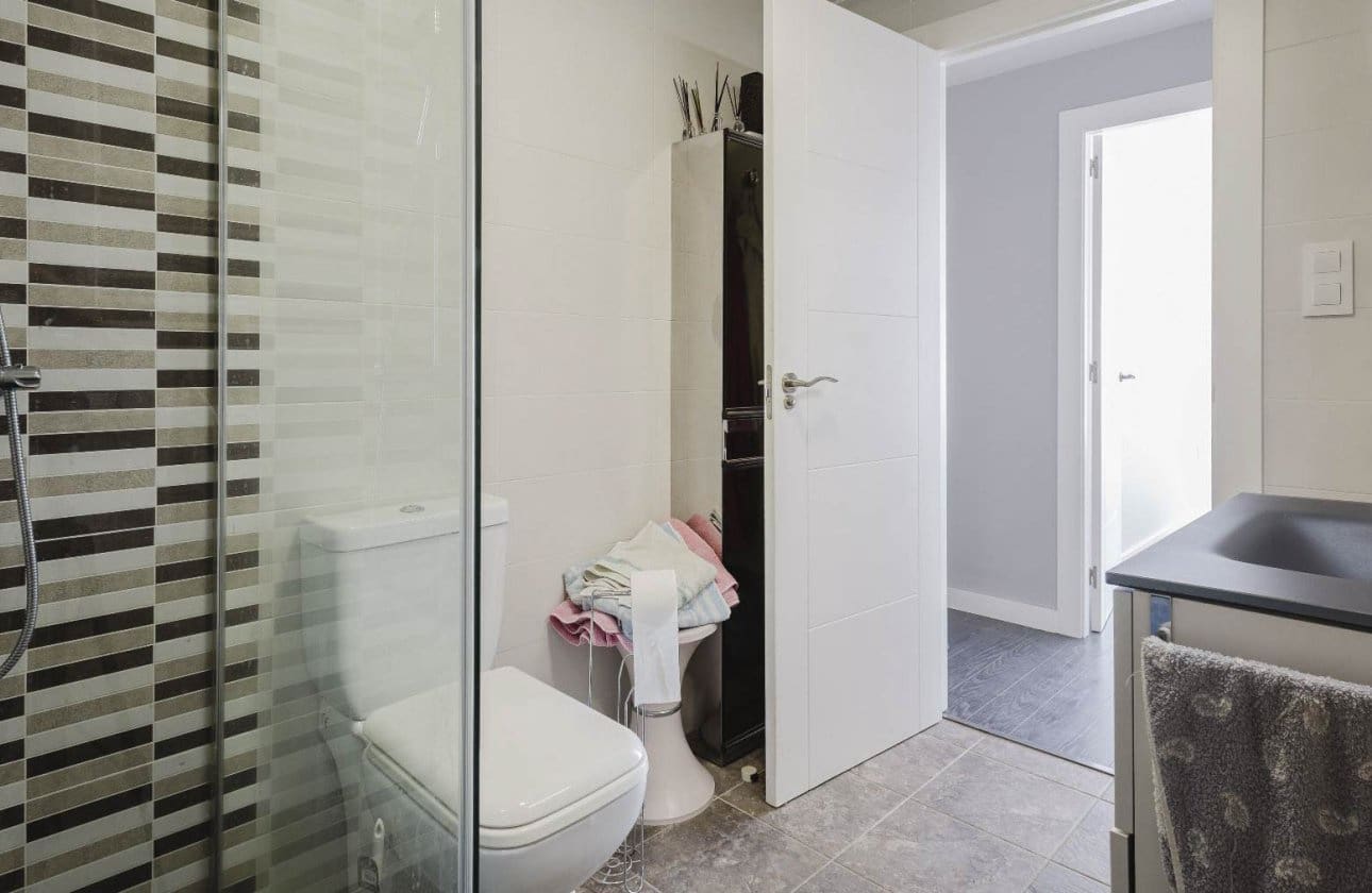 3 soveværelse Strandlejlighed til salg i Torrevieja med swimmingpool - € 389.500 (Ref: 9799926)