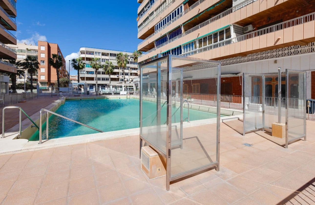 3 soveværelse Strandlejlighed til salg i Torrevieja med swimmingpool - € 389.500 (Ref: 9799926)