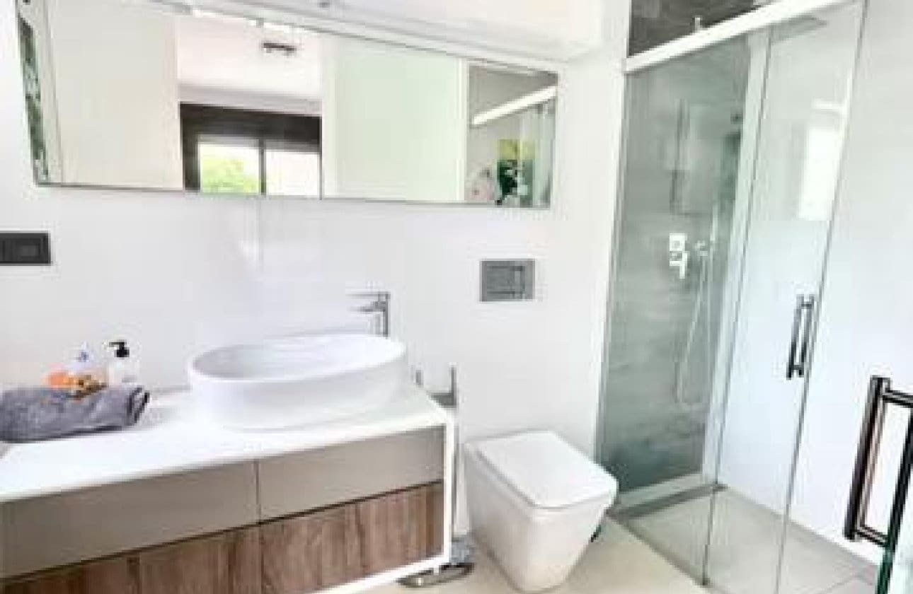 2 Zimmer Villa zu verkaufen in Orihuela Costa mit Pool - 299.000 € (Ref: 9810830)