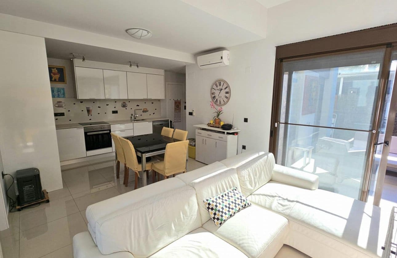 2 Zimmer Villa zu verkaufen in Orihuela Costa mit Pool - 299.000 € (Ref: 9810830)