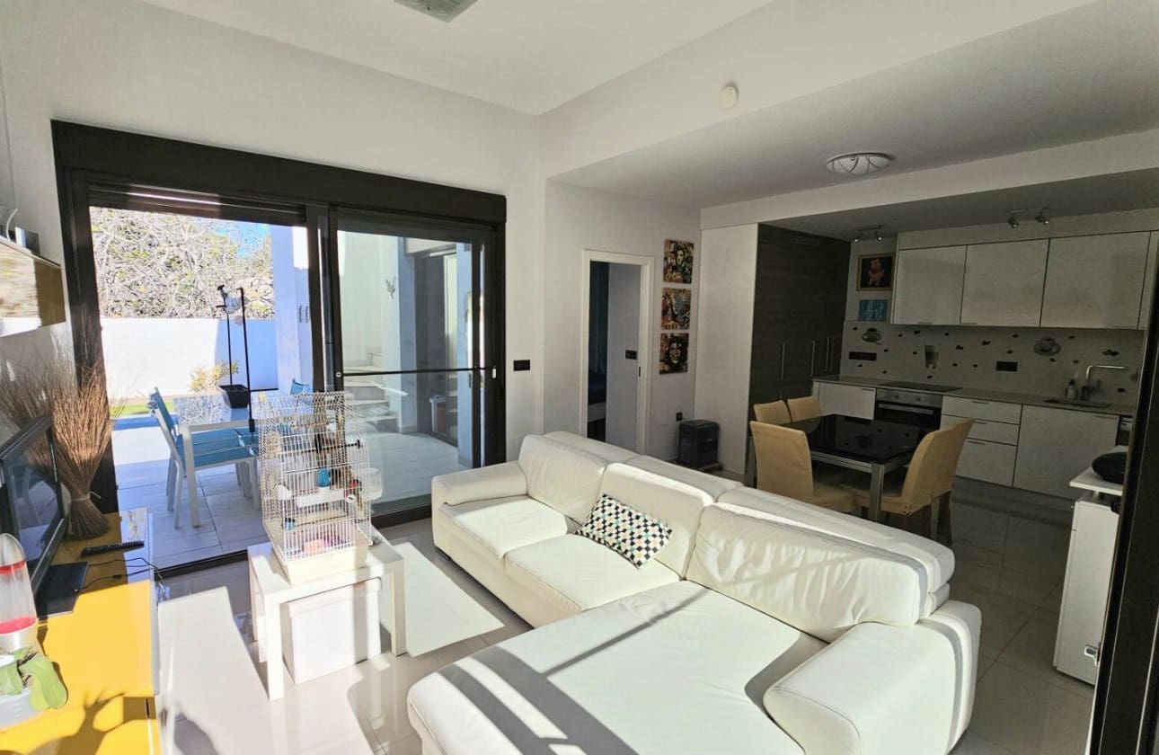 2 Zimmer Villa zu verkaufen in Orihuela Costa mit Pool - 299.000 € (Ref: 9810830)
