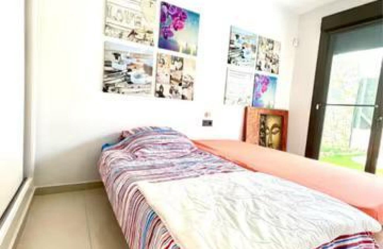 2 Zimmer Villa zu verkaufen in Orihuela Costa mit Pool - 299.000 € (Ref: 9810830)