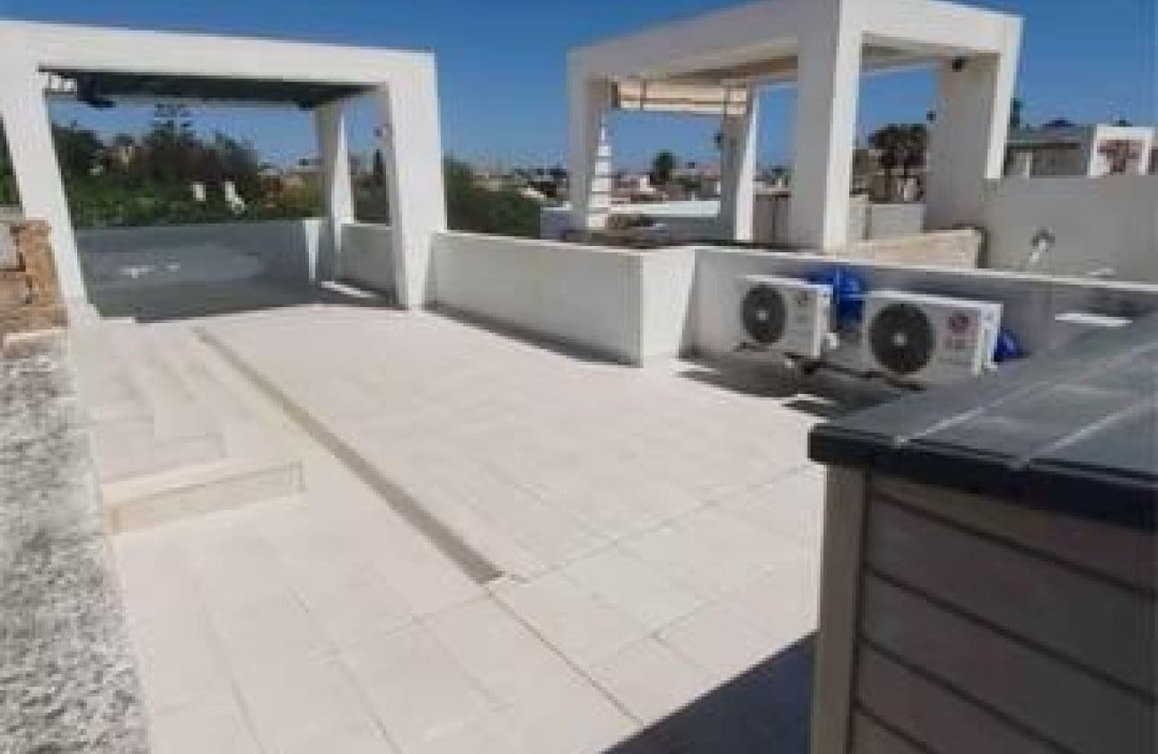 2 Zimmer Villa zu verkaufen in Orihuela Costa mit Pool - 299.000 € (Ref: 9810830)