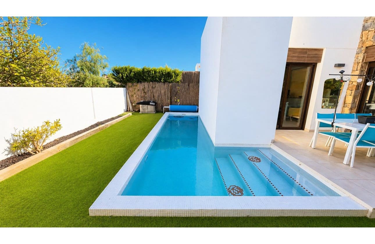 2 Zimmer Villa zu verkaufen in Orihuela Costa mit Pool - 299.000 € (Ref: 9810830)