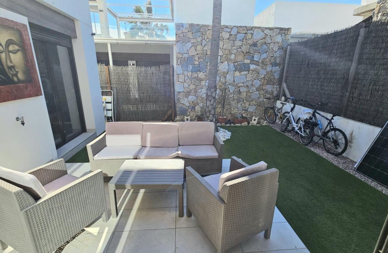 2 Zimmer Villa zu verkaufen in Orihuela Costa mit Pool - 299.000 € (Ref: 9810830)