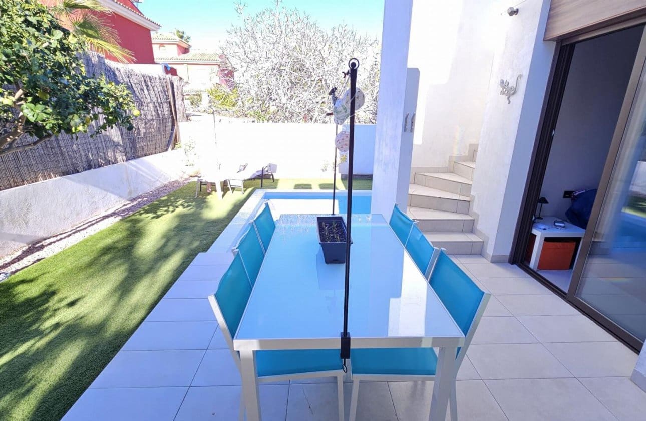 2 Zimmer Villa zu verkaufen in Orihuela Costa mit Pool - 299.000 € (Ref: 9810830)