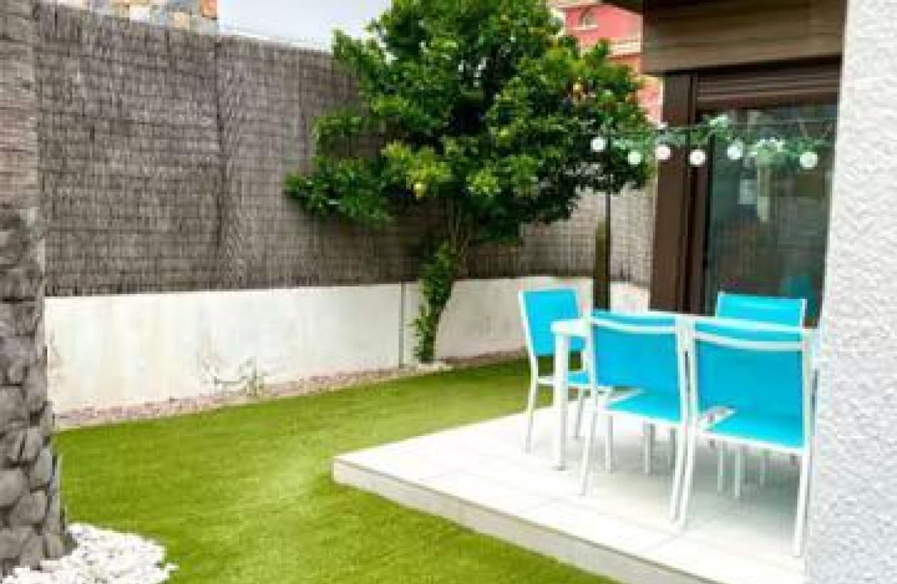 2 Zimmer Villa zu verkaufen in Orihuela Costa mit Pool - 299.000 € (Ref: 9810830)