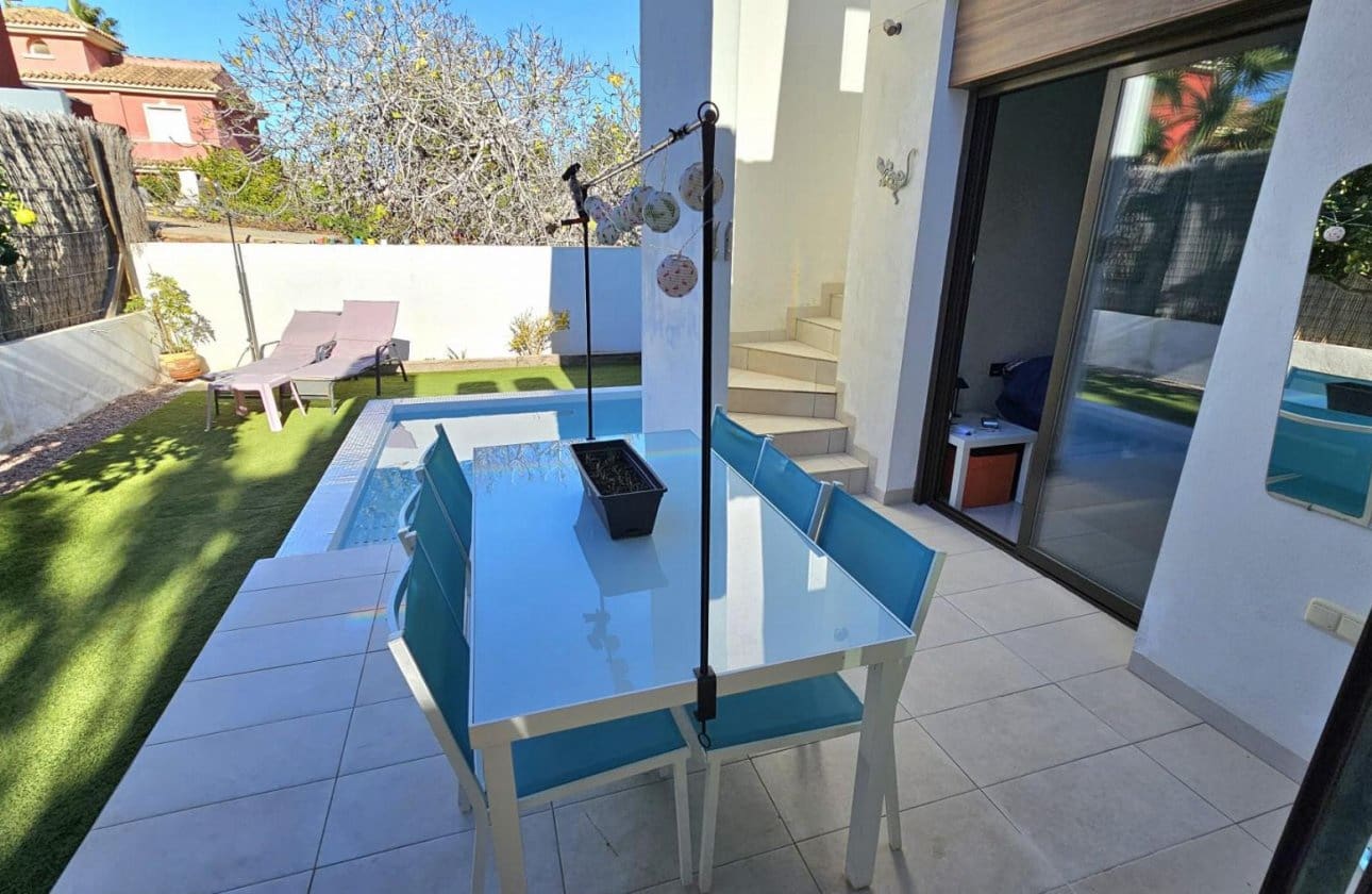 2 Zimmer Villa zu verkaufen in Orihuela Costa mit Pool - 299.000 € (Ref: 9810830)