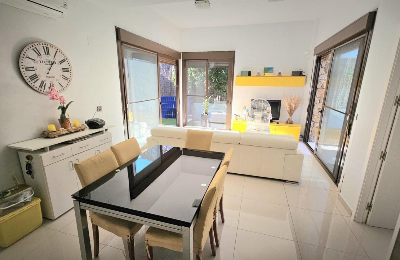 2 Zimmer Villa zu verkaufen in Orihuela Costa mit Pool - 299.000 € (Ref: 9810830)