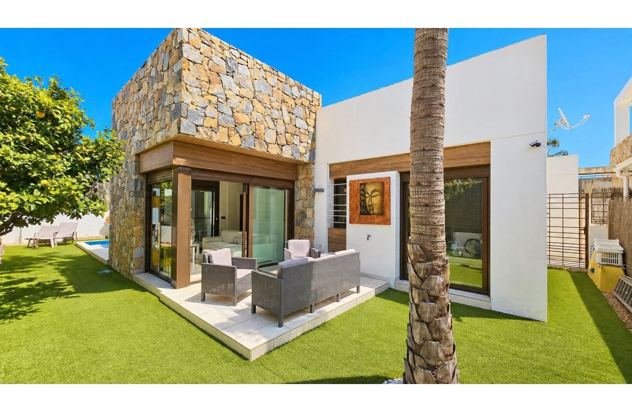 2 Zimmer Villa zu verkaufen in Orihuela Costa mit Pool - 299.000 € (Ref: 9810830)