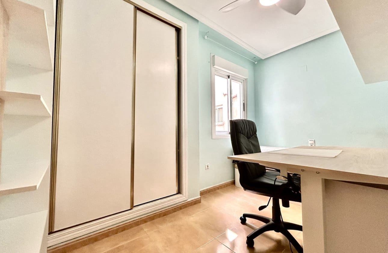 2 Zimmer Apartment zu verkaufen in Torrevieja - 149.000 € (Ref: 9810833)