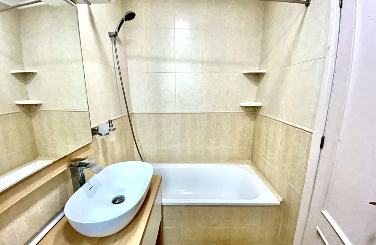 2 Zimmer Apartment zu verkaufen in Torrevieja - 149.000 € (Ref: 9810833)