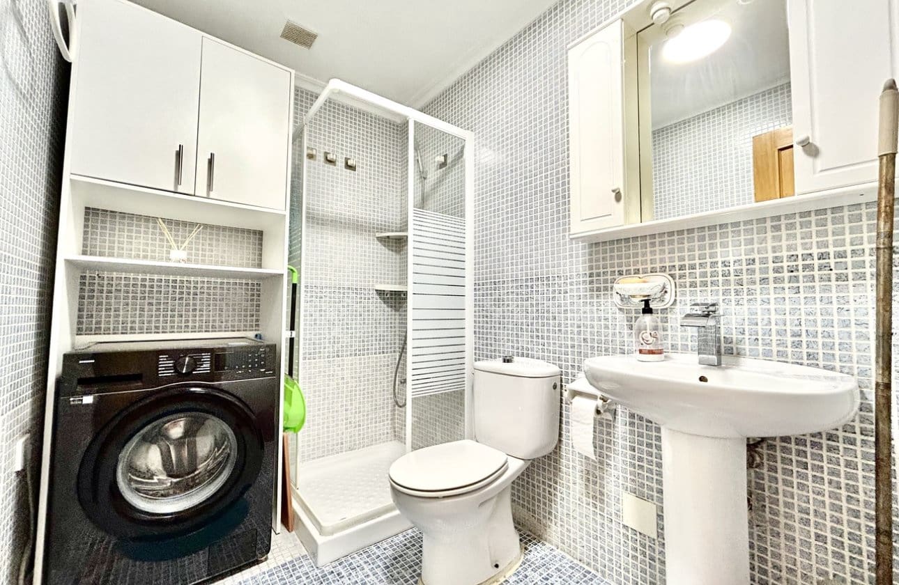 2 Zimmer Apartment zu verkaufen in Torrevieja - 149.000 € (Ref: 9810833)