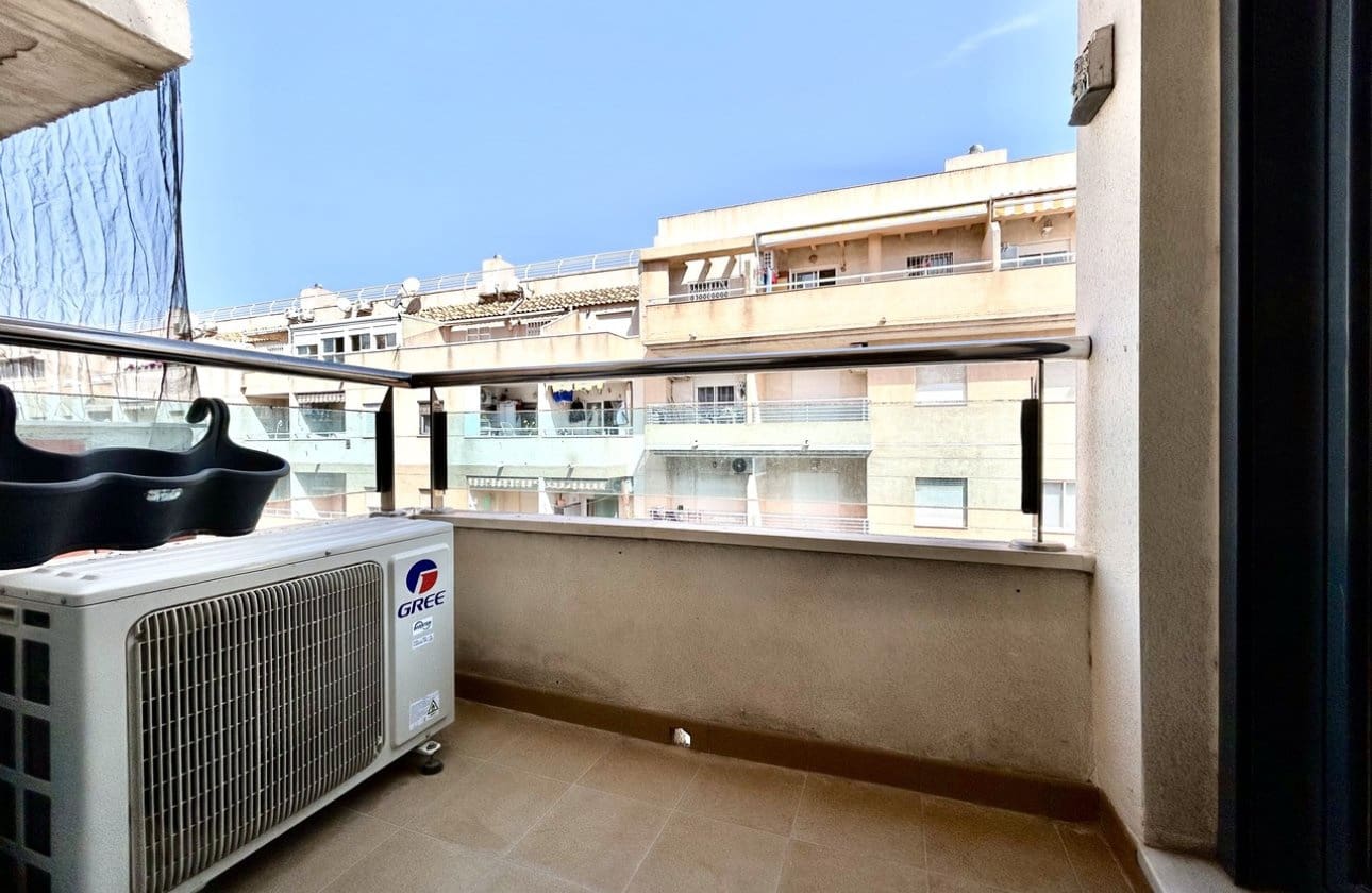 2 Zimmer Apartment zu verkaufen in Torrevieja - 149.000 € (Ref: 9810833)
