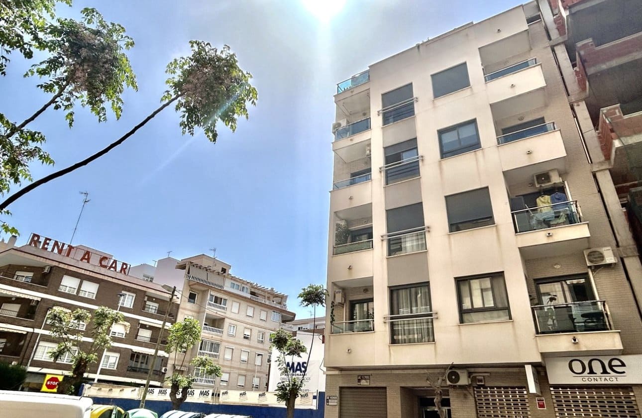 2 Zimmer Apartment zu verkaufen in Torrevieja - 149.000 € (Ref: 9810833)