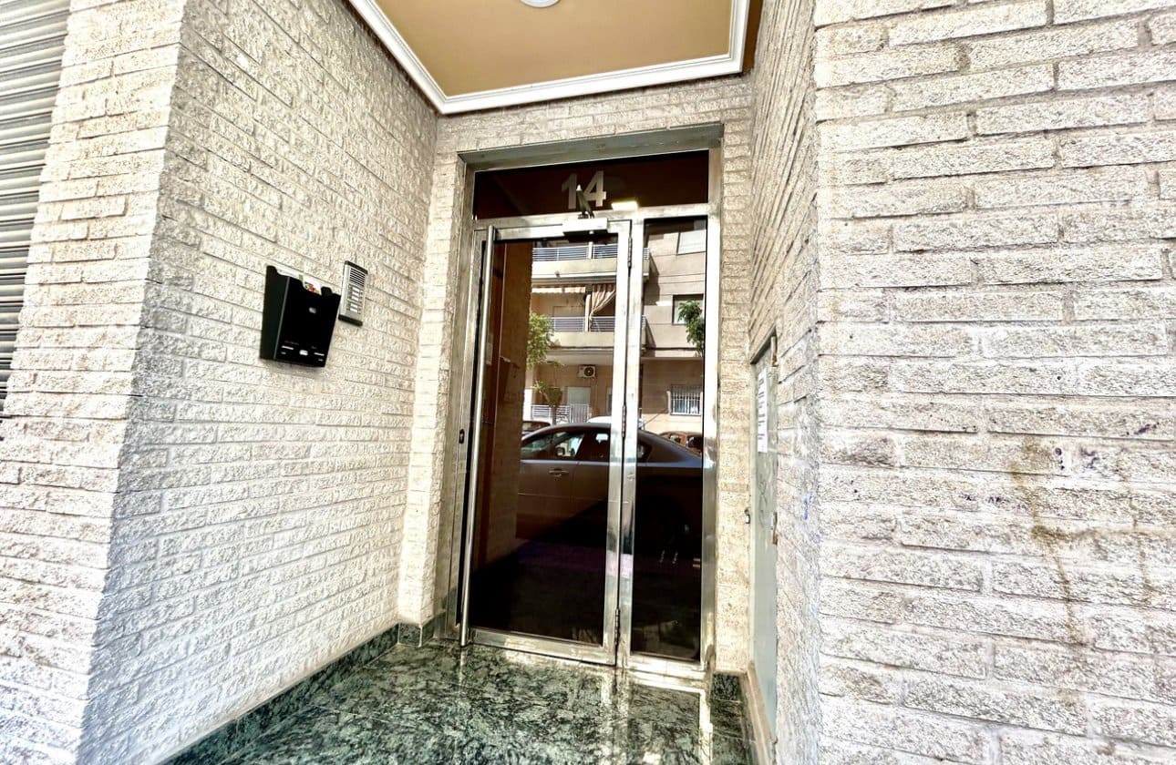 2 Zimmer Apartment zu verkaufen in Torrevieja - 149.000 € (Ref: 9810833)