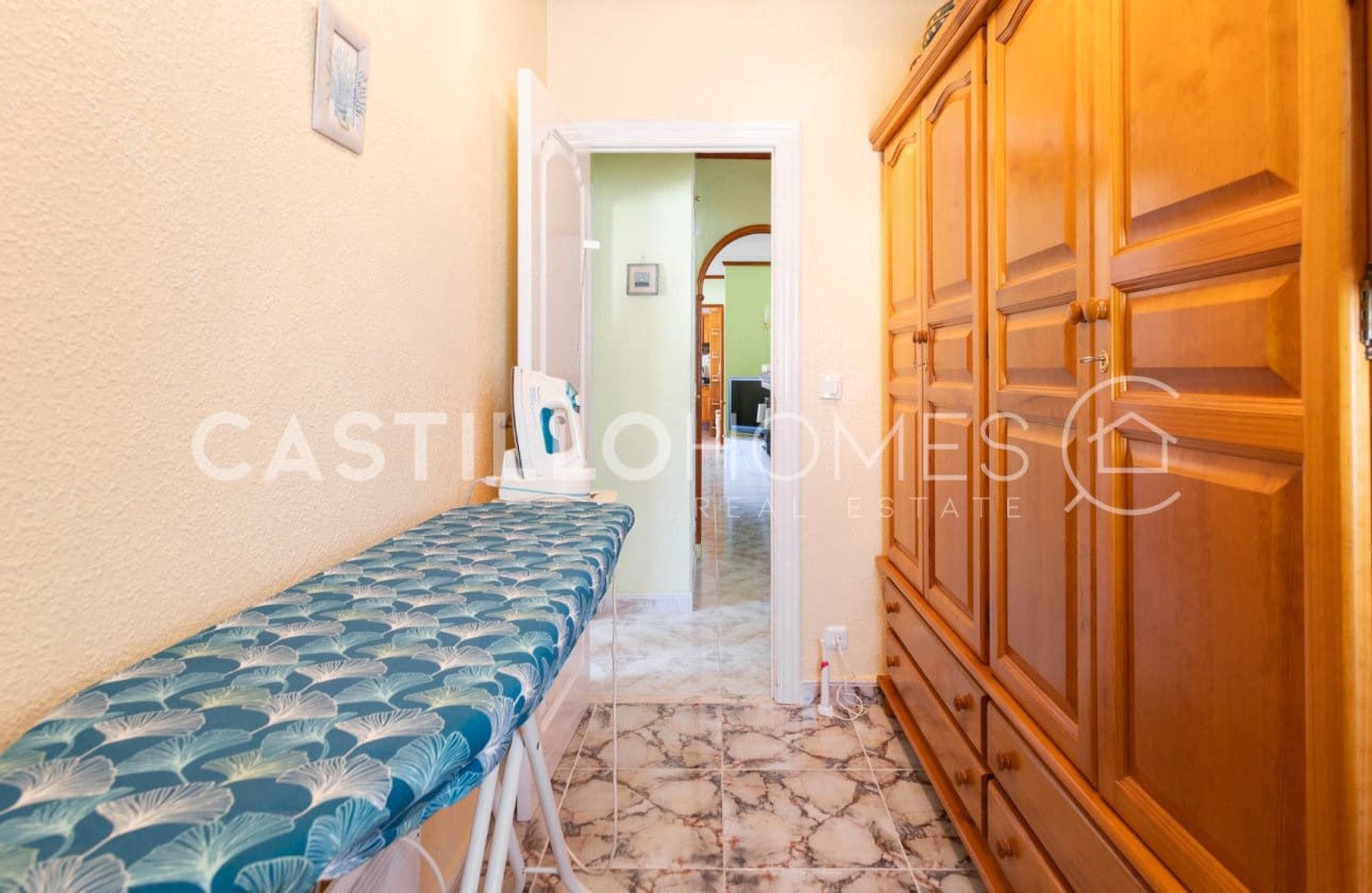 4 Zimmer Villa zu verkaufen in Torrevieja mit Pool - 545.000 € (Ref: 9818229)