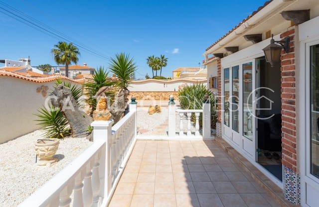 4 chambre Villa/Maison à vendre à El Chaparral - La Siesta - La Torreta, Torrevieja avec piscine - 545 000 € (Ref: 9818229)