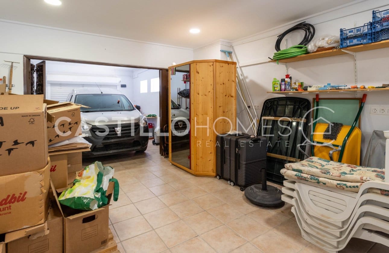 4 Zimmer Villa zu verkaufen in Torrevieja mit Pool - 545.000 € (Ref: 9818229)