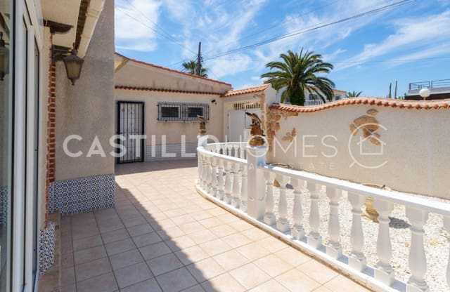 4 chambre Villa/Maison à vendre à El Chaparral - La Siesta - La Torreta, Torrevieja avec piscine - 545 000 € (Ref: 9818229)