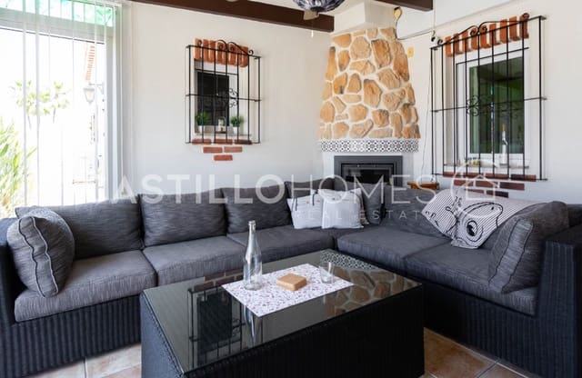 4 chambre Villa/Maison à vendre à El Chaparral - La Siesta - La Torreta, Torrevieja avec piscine - 545 000 € (Ref: 9818229)