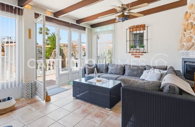 4 chambre Villa/Maison à vendre à El Chaparral - La Siesta - La Torreta, Torrevieja avec piscine - 545 000 € (Ref: 9818229)