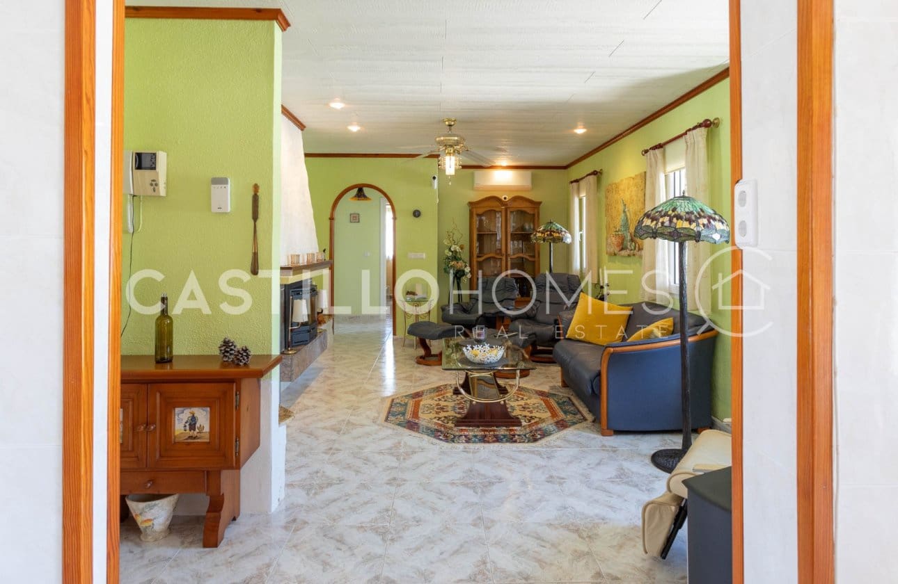 4 Zimmer Villa zu verkaufen in Torrevieja mit Pool - 545.000 € (Ref: 9818229)