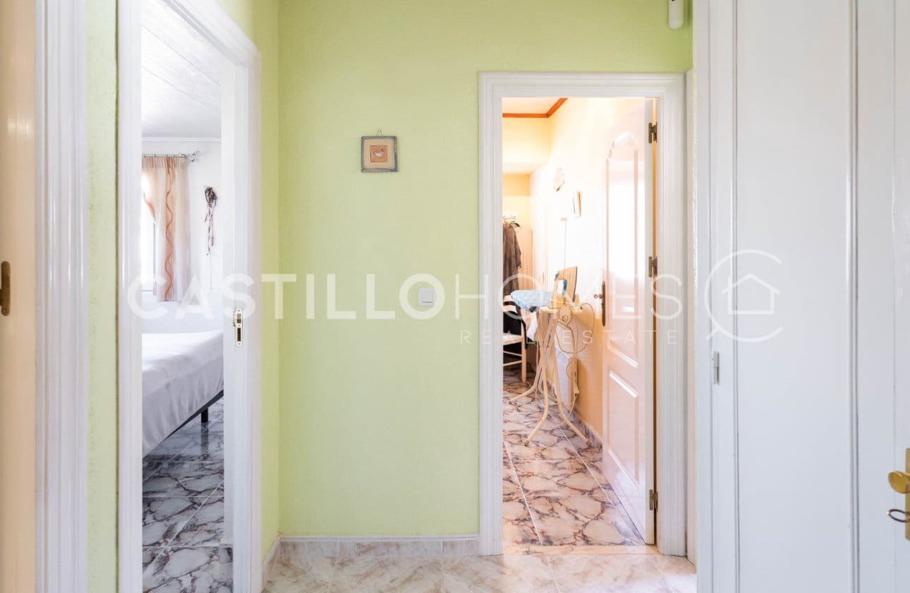 4 Zimmer Villa zu verkaufen in Torrevieja mit Pool - 545.000 € (Ref: 9818229)