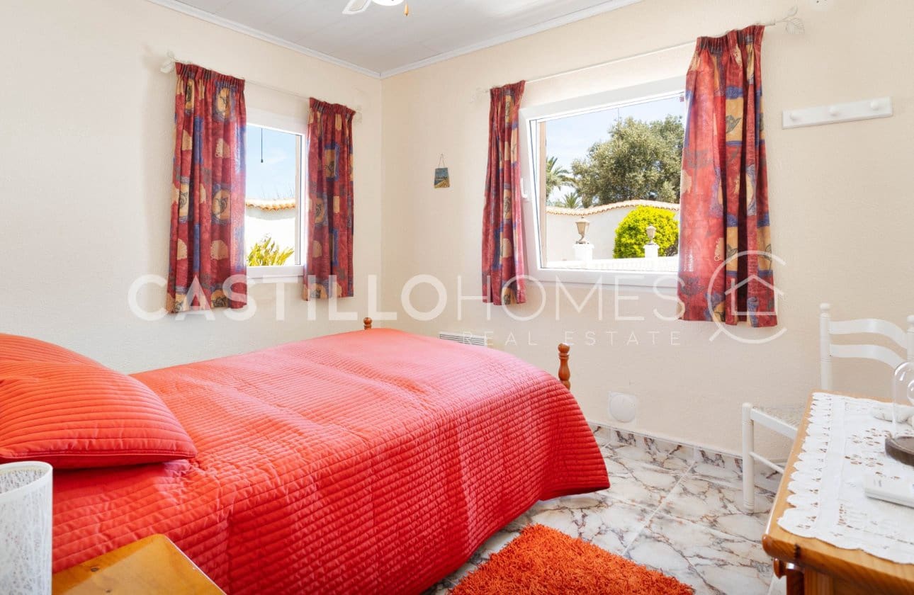 4 Zimmer Villa zu verkaufen in Torrevieja mit Pool - 545.000 € (Ref: 9818229)