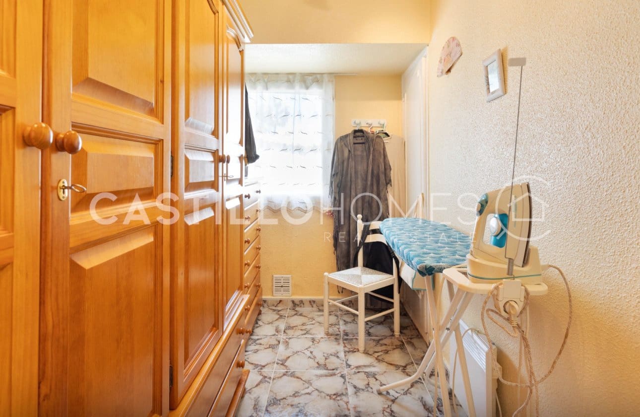 4 Zimmer Villa zu verkaufen in Torrevieja mit Pool - 545.000 € (Ref: 9818229)