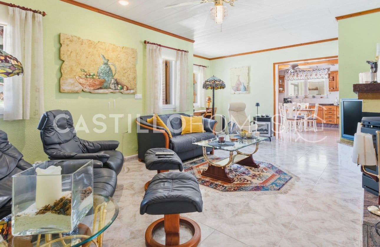 4 Zimmer Villa zu verkaufen in Torrevieja mit Pool - 545.000 € (Ref: 9818229)