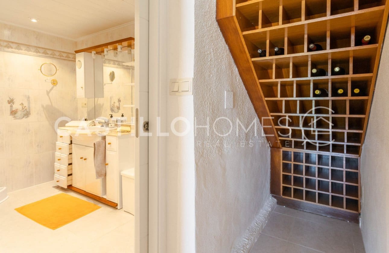4 Zimmer Villa zu verkaufen in Torrevieja mit Pool - 545.000 € (Ref: 9818229)