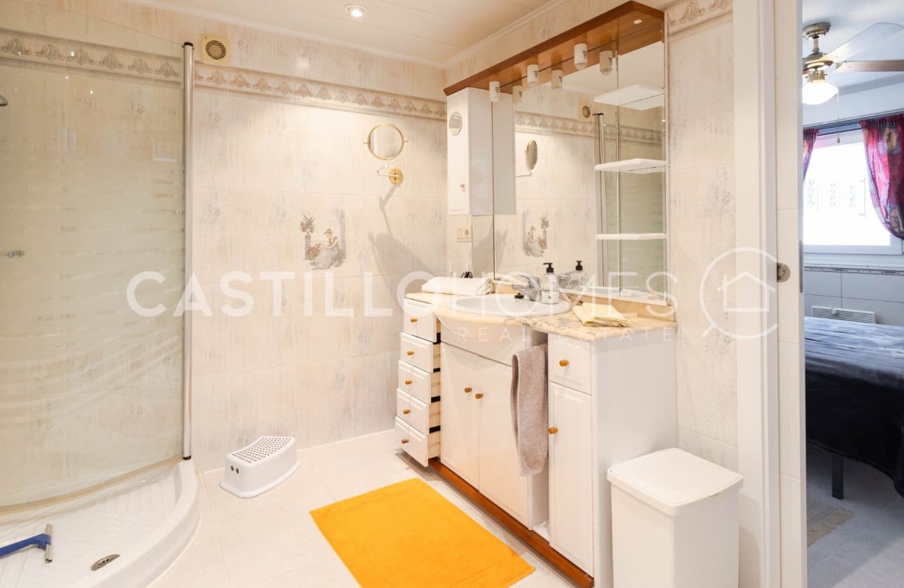 4 Zimmer Villa zu verkaufen in Torrevieja mit Pool - 545.000 € (Ref: 9818229)