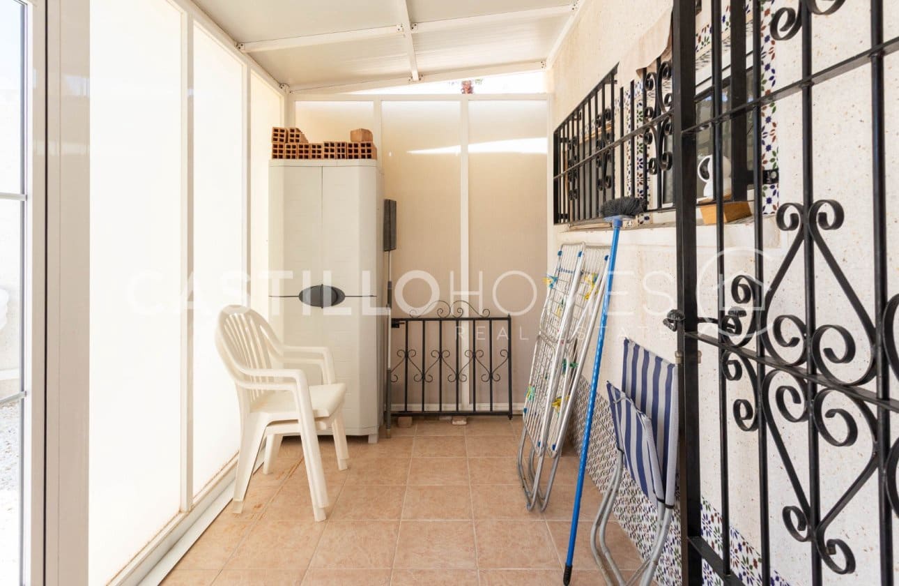 4 Zimmer Villa zu verkaufen in Torrevieja mit Pool - 545.000 € (Ref: 9818229)