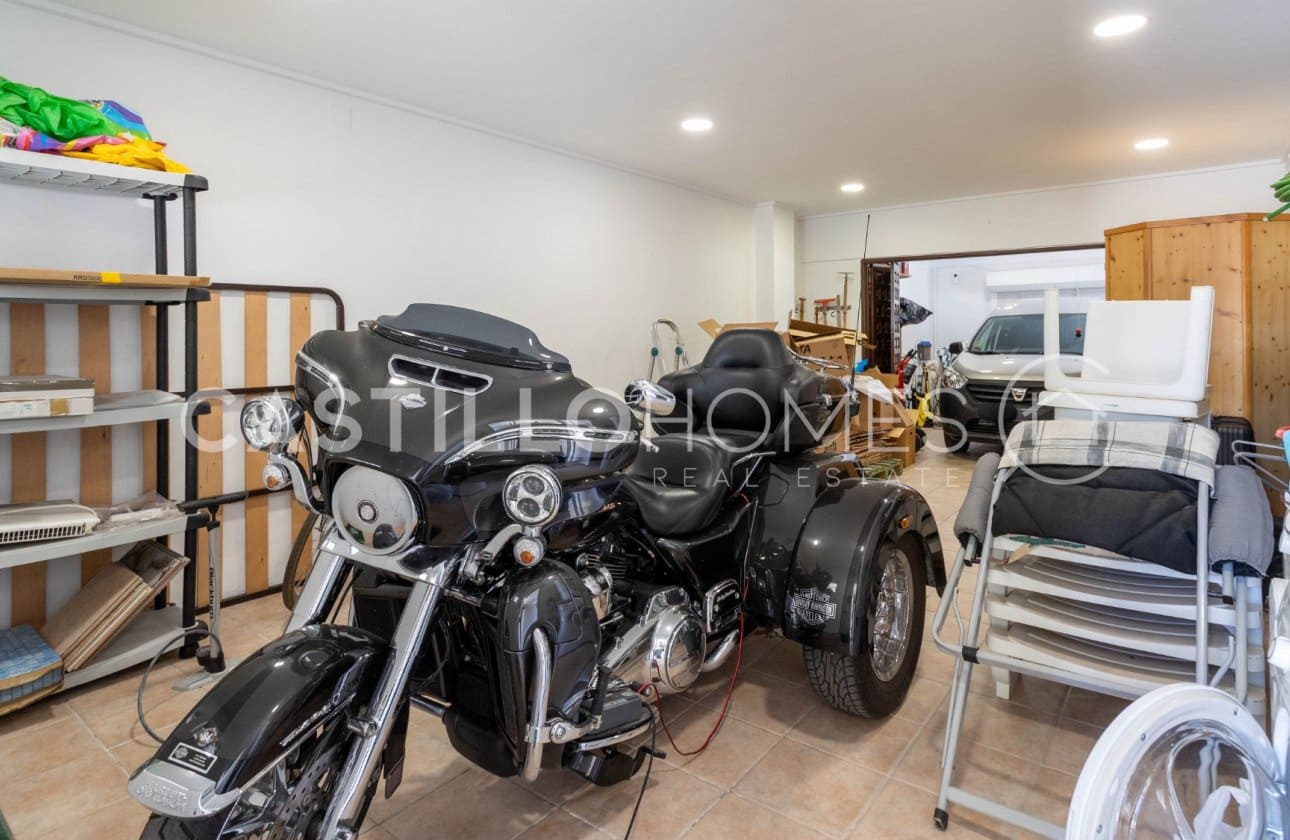 4 Zimmer Villa zu verkaufen in Torrevieja mit Pool - 545.000 € (Ref: 9818229)