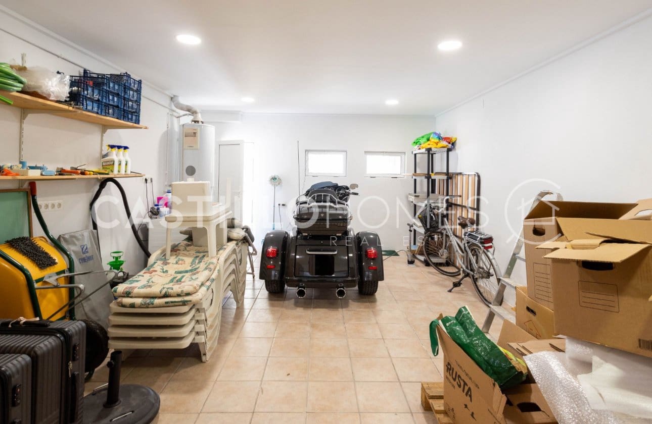 4 Zimmer Villa zu verkaufen in Torrevieja mit Pool - 545.000 € (Ref: 9818229)