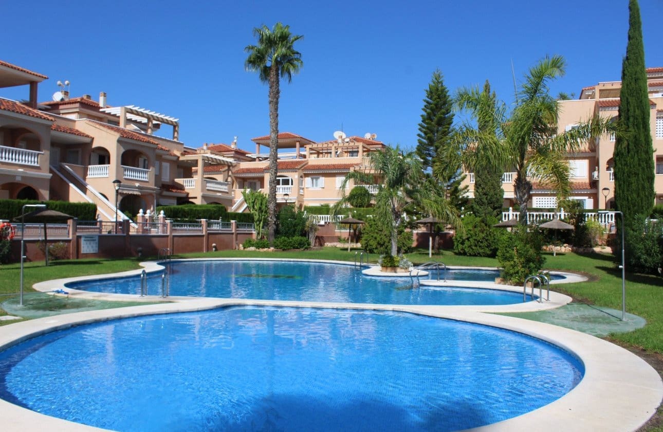 2 soveværelse Penthouse til salg i Playa Flamenca med swimmingpool - € 227.000 (Ref: 9818231)