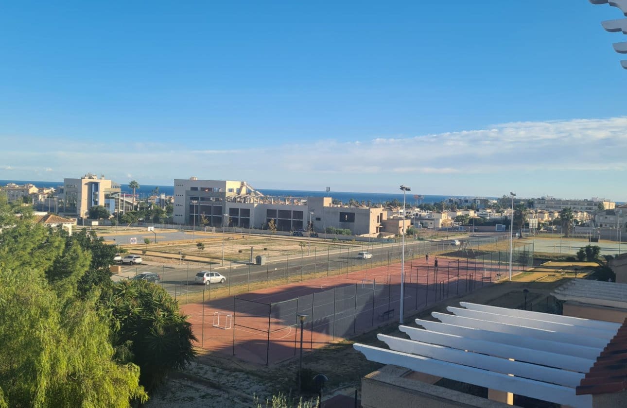 2 soveværelse Penthouse til salg i Playa Flamenca med swimmingpool - € 227.000 (Ref: 9818231)