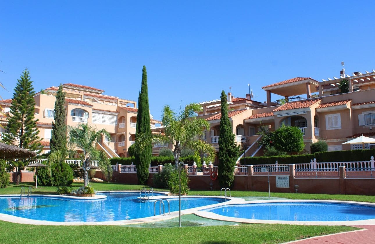 2 soveværelse Penthouse til salg i Playa Flamenca med swimmingpool - € 227.000 (Ref: 9818231)