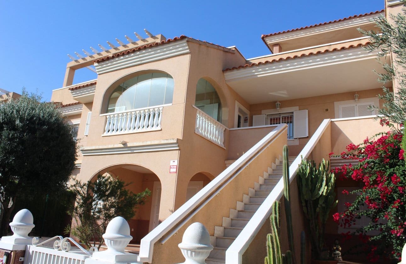 2 soveværelse Penthouse til salg i Playa Flamenca med swimmingpool - € 227.000 (Ref: 9818231)