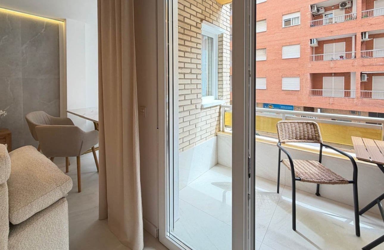 4 quarto Apartamento para venda em Torrevieja - 277 000 € (Ref: 9818234)