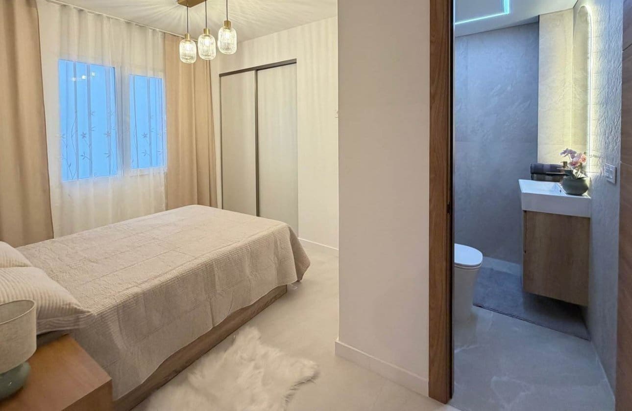 4 quarto Apartamento para venda em Torrevieja - 277 000 € (Ref: 9818234)