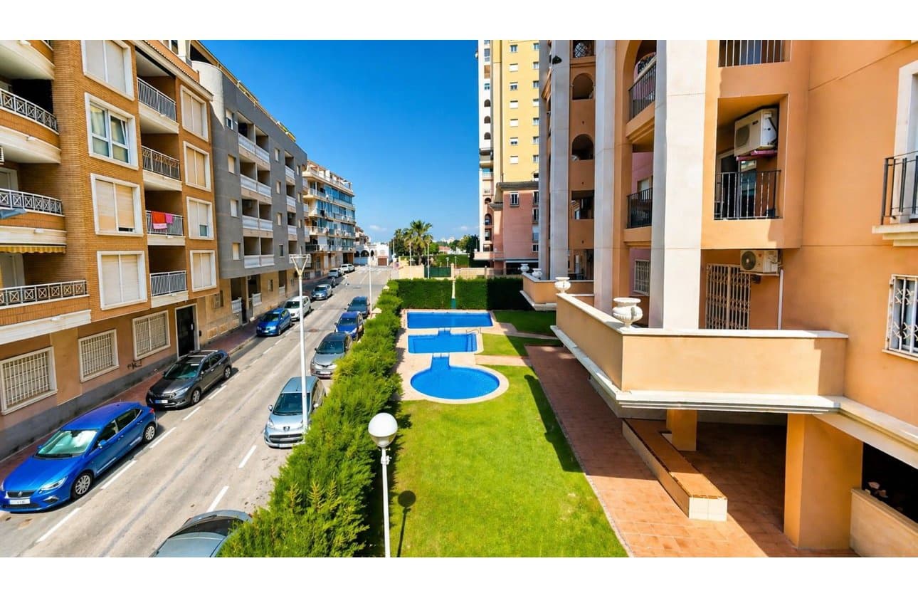 3 sovrum Lägenhet till salu i Torrevieja med pool - 255 000 € (Ref: 9818235)